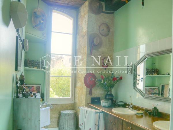 Demeure avec local professionnel et appartement annexe