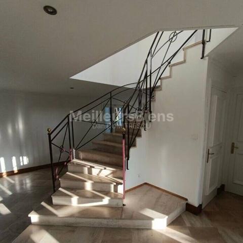 Baisse de prix à saisir : Magnifique villa 175m² habitables avec piscine sur 990m² de terrain secteur residentiel