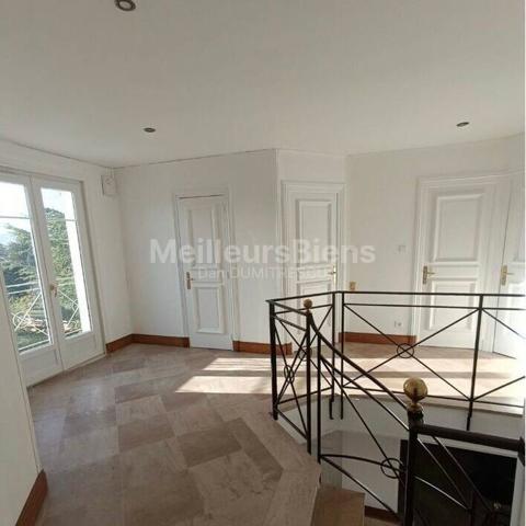 Baisse de prix à saisir : Magnifique villa 175m² habitables avec piscine sur 990m² de terrain secteur residentiel