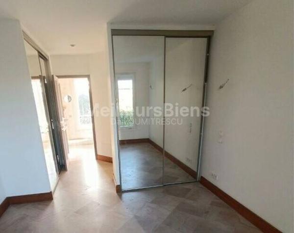 Baisse de prix à saisir : Magnifique villa 175m² habitables avec piscine sur 990m² de terrain secteur residentiel