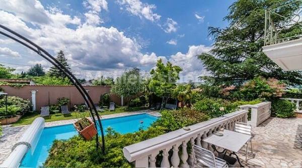 Baisse de prix à saisir : Magnifique villa 175m² habitables avec piscine sur 990m² de terrain secteur residentiel
