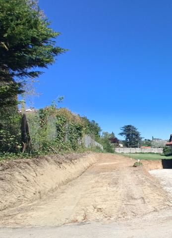 Terrain au centre de Saint Just Chaleyssin de 903 m2.