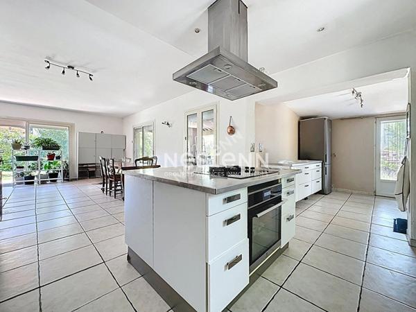 Villa individuelle 6 pièces, 5 chambres, dont 3 de plain-pied, garage, carport pour camping-car, jardin et piscine