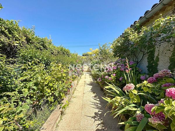 Villa individuelle 6 pièces, 5 chambres, dont 3 de plain-pied, garage, carport pour camping-car, jardin et piscine