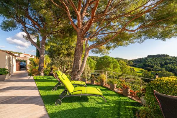 Vente Maison de luxe Saint-Cyr-sur-Mer 5 Pièces 150 m²