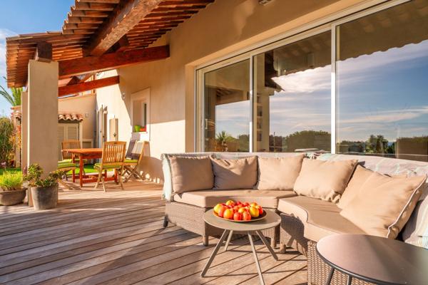 Vente Maison de luxe Saint-Cyr-sur-Mer 5 Pièces 150 m²