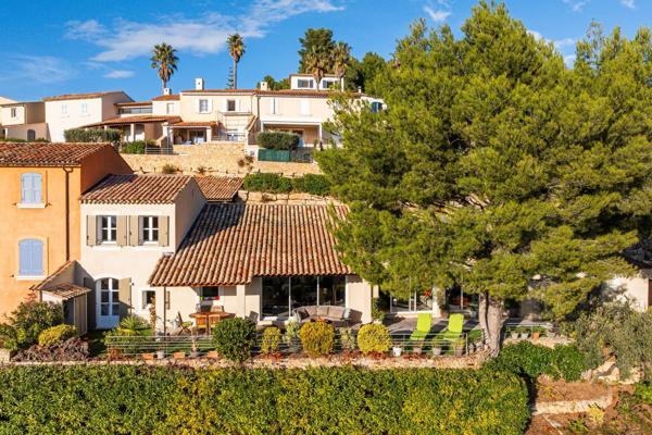 Vente Maison de luxe Saint-Cyr-sur-Mer 5 Pièces 150 m²