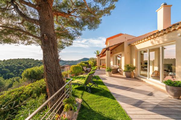 Vente Maison de luxe Saint-Cyr-sur-Mer 5 Pièces 150 m²