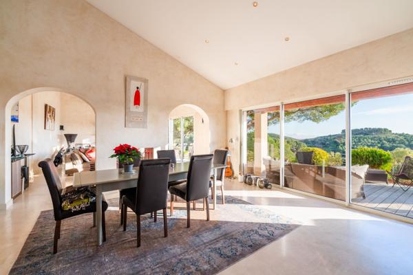 Vente Maison de luxe Saint-Cyr-sur-Mer 5 Pièces 150 m²