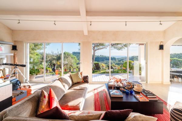 Vente Maison de luxe Saint-Cyr-sur-Mer 5 Pièces 150 m²