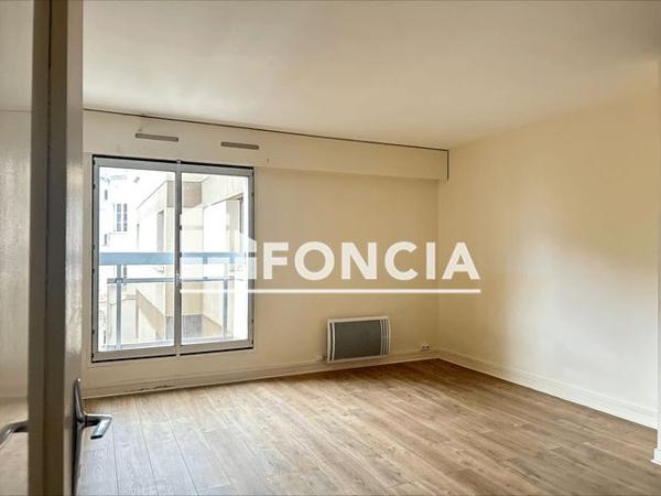Location Studio 26.2 m² - 151 RUE OBERKAMPF BAT G3 Paris 75011