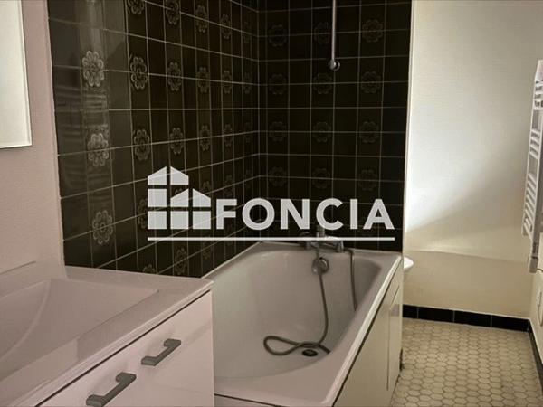 Location Studio 26.2 m² - 151 RUE OBERKAMPF BAT G3 Paris 75011