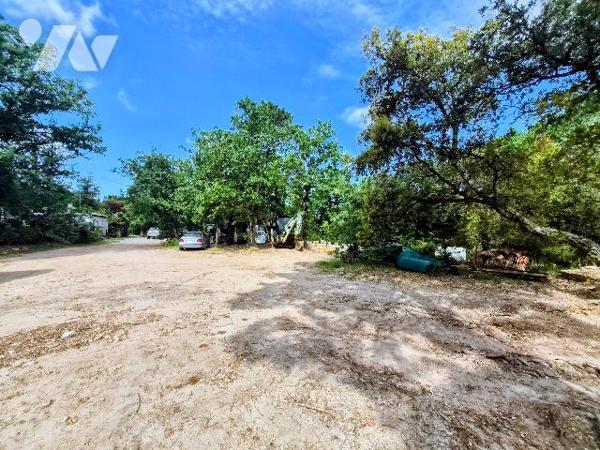 Terrain constructible 1300 m² au calme en fond d’impasse, cadre idéal pour votre projet