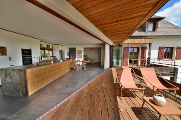 Vente                                                      Maison
                        
                     8 pièces                      368 m2                     à Brive-la-Gaillarde