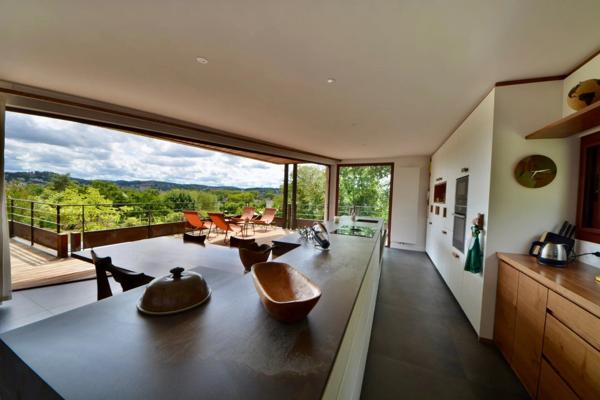 Vente                                                      Maison
                        
                     8 pièces                      368 m2                     à Brive-la-Gaillarde