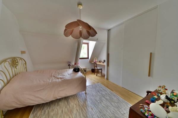 Vente                                                      Maison
                        
                     8 pièces                      368 m2                     à Brive-la-Gaillarde