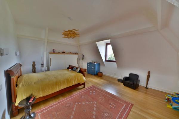 Vente                                                      Maison
                        
                     8 pièces                      368 m2                     à Brive-la-Gaillarde