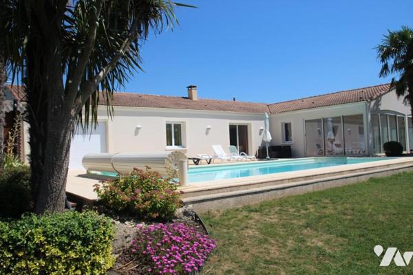CHAURAY, MAGNIFIQUE VILLA DE 224M2 HABITABLE SUR 1926M2 DE TERRAIN AVEC PISCINE SANS VIS-A-VIS.