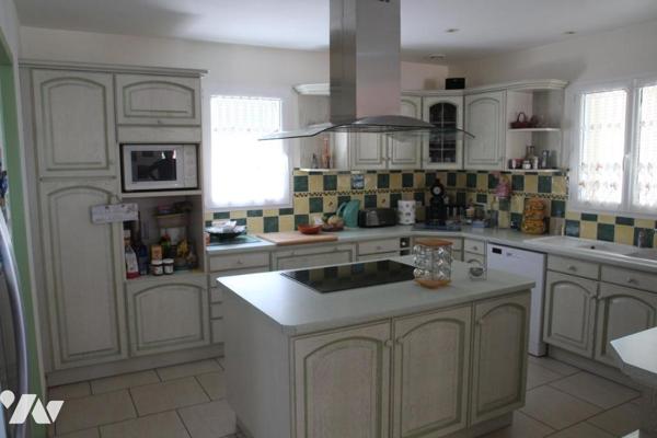 CHAURAY, MAGNIFIQUE VILLA DE 224M2 HABITABLE SUR 1926M2 DE TERRAIN AVEC PISCINE SANS VIS-A-VIS.