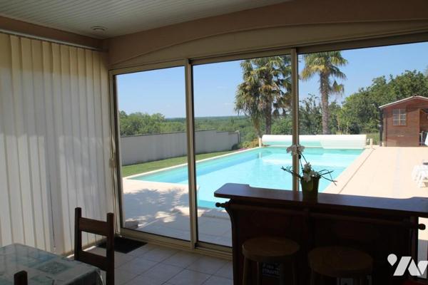CHAURAY, MAGNIFIQUE VILLA DE 224M2 HABITABLE SUR 1926M2 DE TERRAIN AVEC PISCINE SANS VIS-A-VIS.