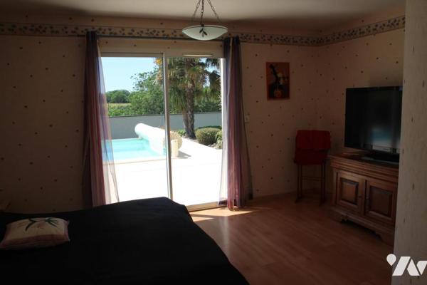 CHAURAY, MAGNIFIQUE VILLA DE 224M2 HABITABLE SUR 1926M2 DE TERRAIN AVEC PISCINE SANS VIS-A-VIS.