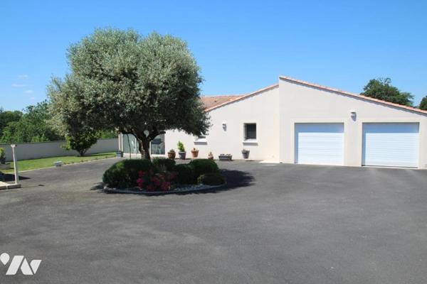 CHAURAY, MAGNIFIQUE VILLA DE 224M2 HABITABLE SUR 1926M2 DE TERRAIN AVEC PISCINE SANS VIS-A-VIS.