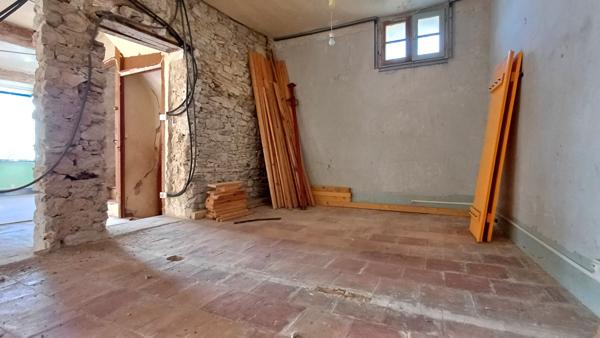 Sainte-Valière (11120) Maison de Village avec terrasse à rénover