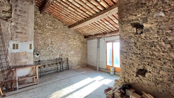 Sainte-Valière (11120) Maison de Village avec terrasse à rénover