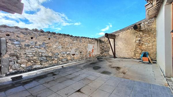 Sainte-Valière (11120) Maison de Village avec terrasse à rénover