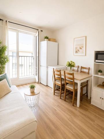 Idéalement situé face à la mairie, à proximité des COMMERCES, des BUS et de la GARE de Sarcelles Saint Brice, ainsi que des  principales INFRASTRUCTURES de la commune, ce STUDIO de 26m2 est idéal pour un premier achat, un investissement ou un pied- à -terre.
Il est situé au 3ème et DERNIER étage d'une résidence récente de 2011, sécurisé par portail et digicode.
L'appartement se compose d'une entrée avec rangements, d'une spacieuse salle d'eau avec un walter-closet, ainsi que d'une agréable pièce de vie lumineuse intégrant un espace nuit.
Ce bien offre un cadre de vie calme et agréable au sein d'une résidence bien entretenue.
Un PARKING sous terrain complète ce bien.

A VISITER SANS TARDER!