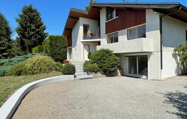 Maison de 300 m²