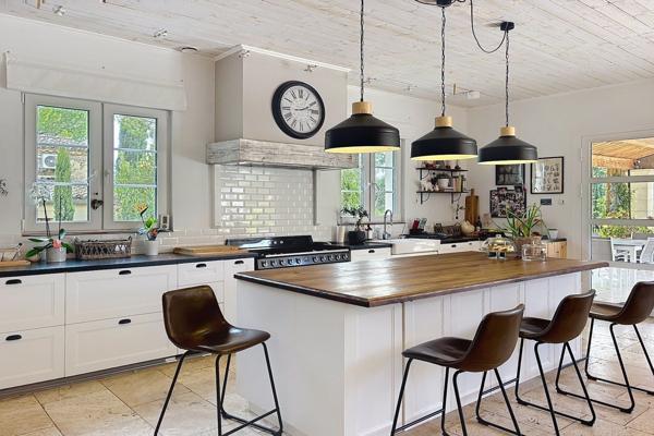 Vente Maison de luxe Uzès 6 Pièces 204 m²