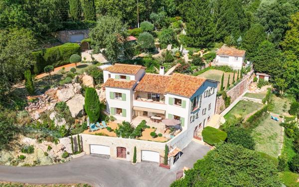 Maison à vendre    6 pièces •  Vence