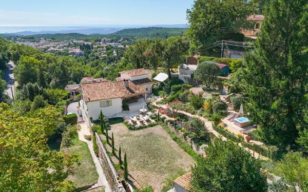 Maison à vendre    6 pièces •  Vence