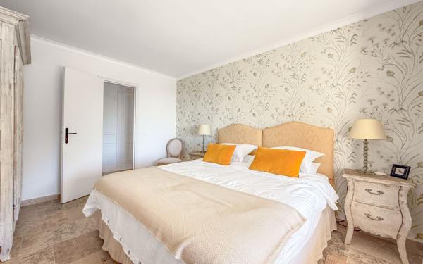 Maison à vendre    6 pièces •  Vence