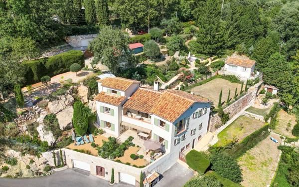 Maison à vendre    6 pièces •  Vence