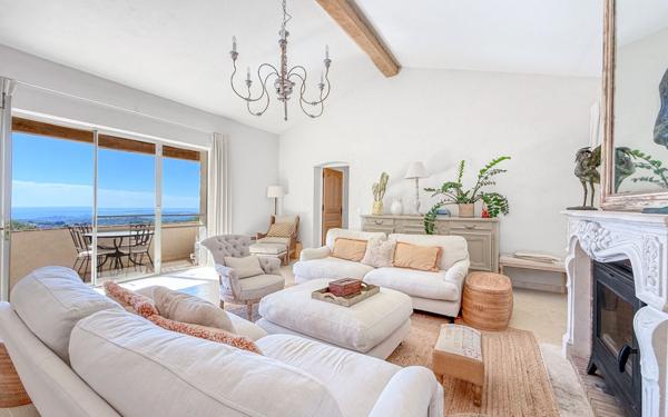 Maison à vendre    6 pièces •  Vence