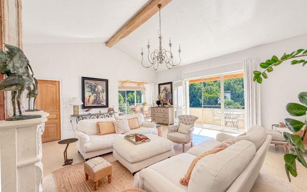 Maison à vendre    6 pièces •  Vence