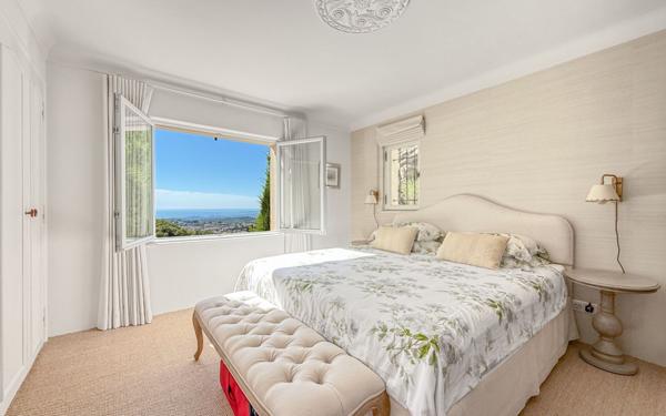 Maison à vendre    6 pièces •  Vence