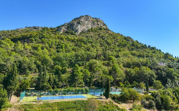 Maison à vendre    6 pièces •  Vence