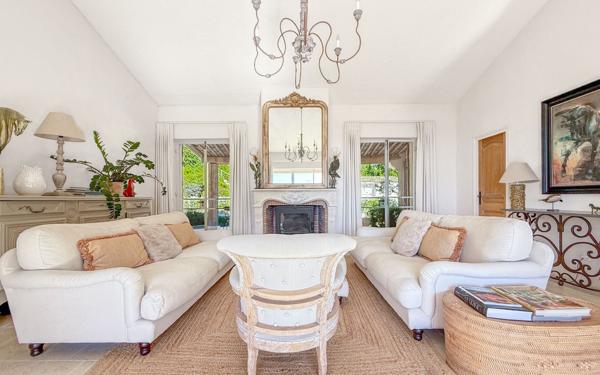 Maison à vendre    6 pièces •  Vence