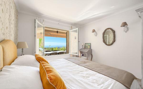 Maison à vendre    6 pièces •  Vence