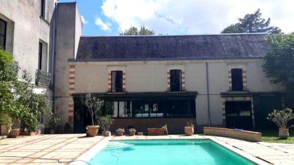 DEMEURE D'EXCEPTION assortie d'un IMMEUBLE à rénover