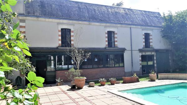 DEMEURE D'EXCEPTION assortie d'un IMMEUBLE à rénover