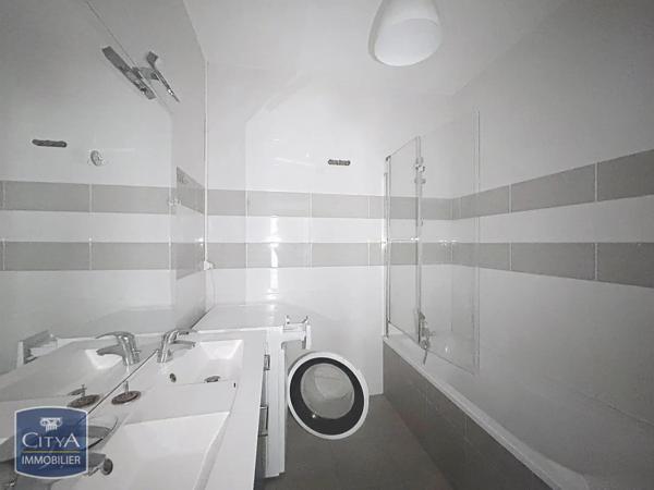 Appartement à louer 4 pièces 124.71m²