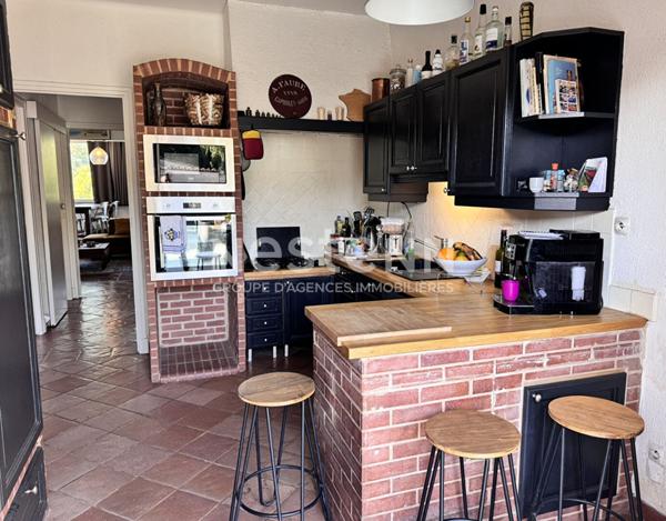 Dernier étage traversant avec terrasse de 100 m², 117 m² habitables, calme et vue dégagée - Carcassonne