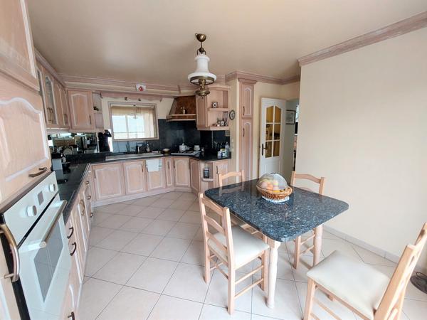 Ormesson-sur-Marne (94490) MAGNIFIQUE MAISON avec 5 chambres, garage triple et jardin