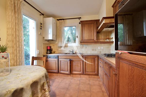 MONTPELLIER CELLENEUVE - CHARMANTE MAISON - MITOYENNE D'UN CÔTÉ - ENVIRON 93 m² - 3 CHAMBRES -TERRAIN D'ANGLE DE PLUS DE 300 m²