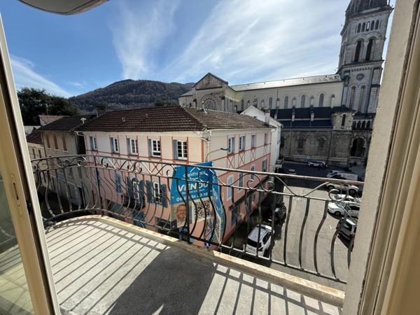 Appartement T3 plein centre de LOURDES