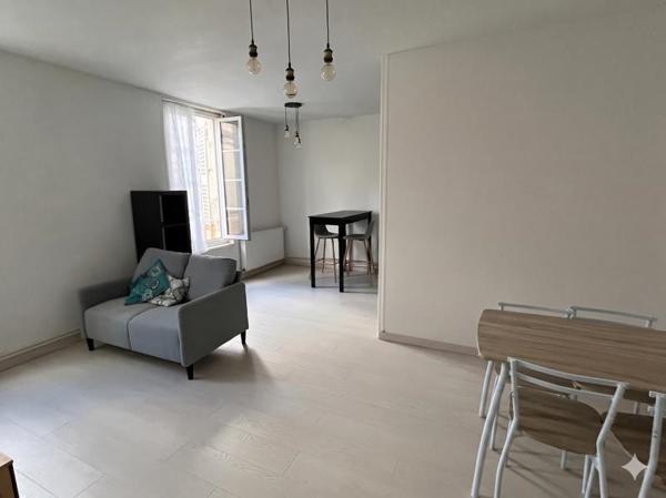 Appartement à louer 490 € CC Fontenay-le-Comte 2 p 48 m² DPE B